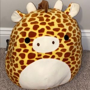 A squishmallows giraffe!